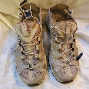 Solomon Water Shoes Size 6